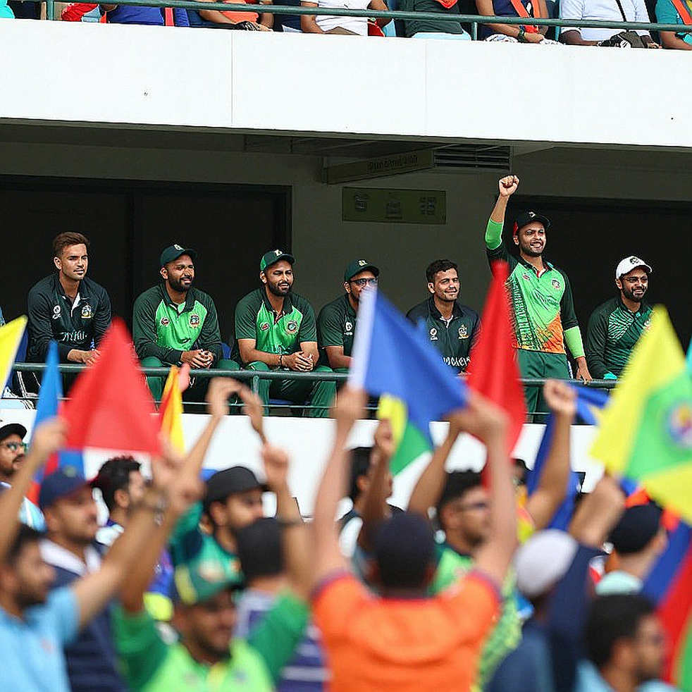 ডারবানের ভেজা বাতাসে আট বছর: স্যান্ডপেপারগেটের ছায়া, খাওয়াজার বই আর কামিন্সের 'আমরা এগিয়ে গেছি'